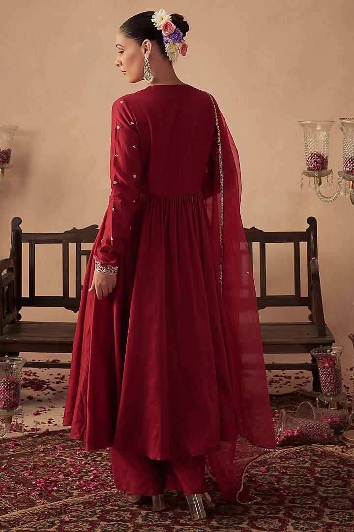 Red Chanderi & Organza Wedding Anarkali Set by Chhavvi Aggarwal at Pernia's Pop Up Shop
