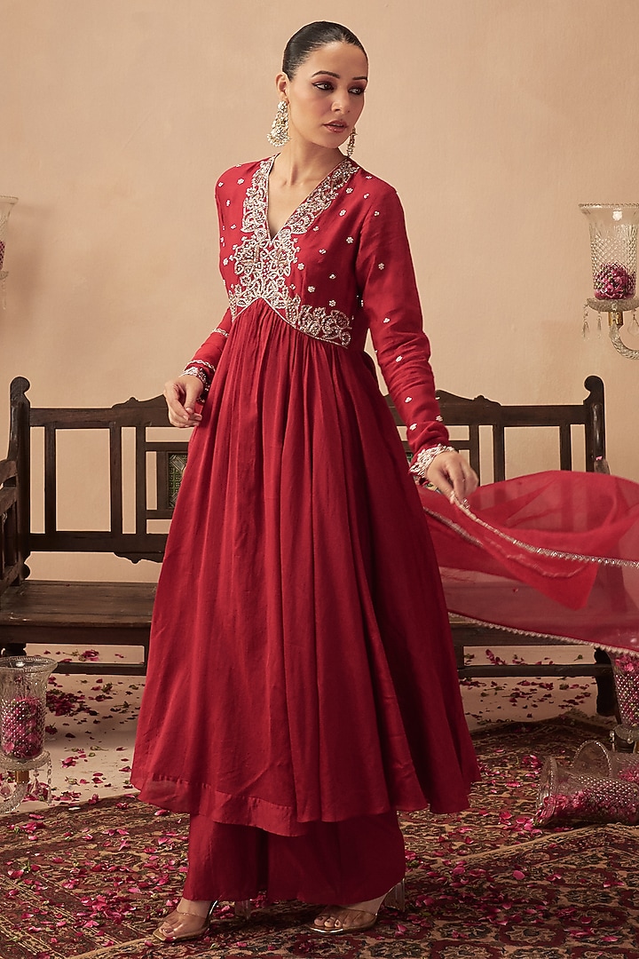 Red Chanderi & Organza Wedding Anarkali Set by Chhavvi Aggarwal at Pernia's Pop Up Shop