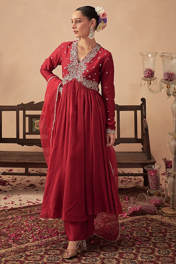 Red Chanderi & Organza Wedding Anarkali Set by Chhavvi Aggarwal at Pernia's Pop Up Shop