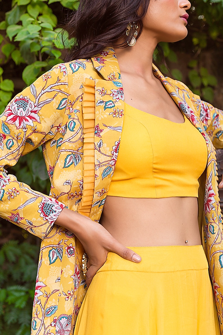 Yellow Printed Blazer Set by Chhavvi Aggarwal at Pernia's Pop Up Shop
