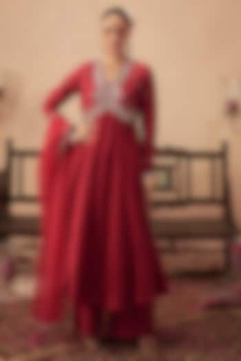 Red Chanderi & Organza Anarkali Set For Girls by Chhavvi Aggarwal - Kids at Pernia's Pop Up Shop