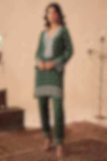 Green Crepe Printed & Embroidered Kurta Set For Girls by Chhavvi Aggarwal - Kids at Pernia's Pop Up Shop