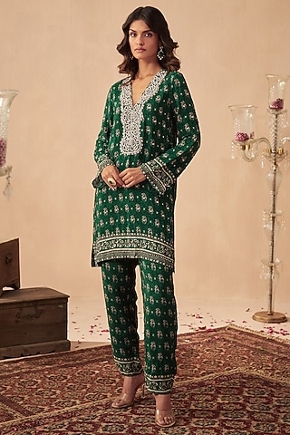Green Crepe Printed & Embroidered Kurta Set For Girls by Chhavvi Aggarwal - Kids