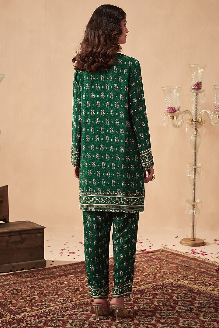 Green Crepe Printed & Embroidered Kurta Set For Girls by Chhavvi Aggarwal - Kids at Pernia's Pop Up Shop