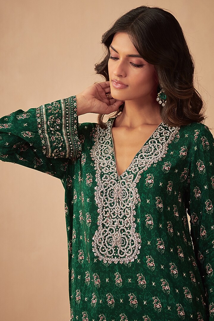 Green Crepe Printed & Embroidered Kurta Set For Girls by Chhavvi Aggarwal - Kids at Pernia's Pop Up Shop
