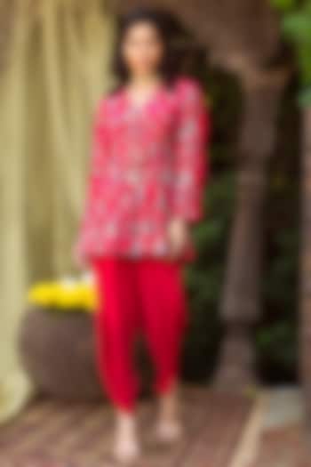 Red Crepe Dhoti Set For Girls by Chhavvi Aggarwal - Kids