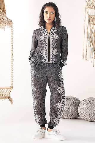 Black & White Crepe Printed Jacket by Chhavvi Aggarwal