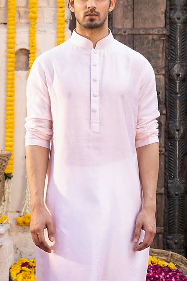 Light Pink Chanderi Cotton Kurta Set by Chhavvi Aggarwal Men at Pernia's Pop Up Shop