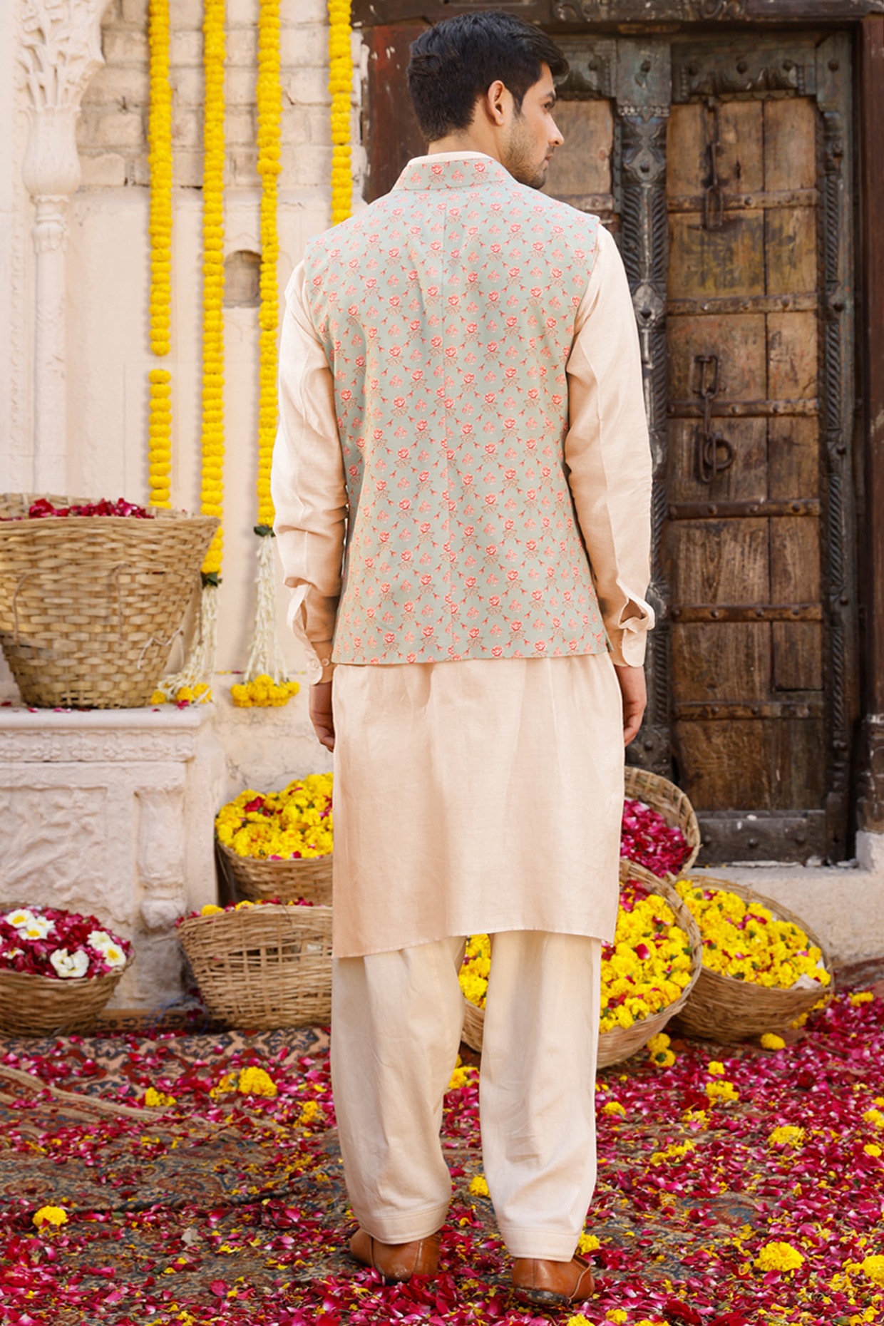 Buy online White Solid Kurta Pyjama Set With Printed Nehru Jacket from  Clothing for Men by Hangup for ₹1799 at 78% off | 2024 Limeroad.com