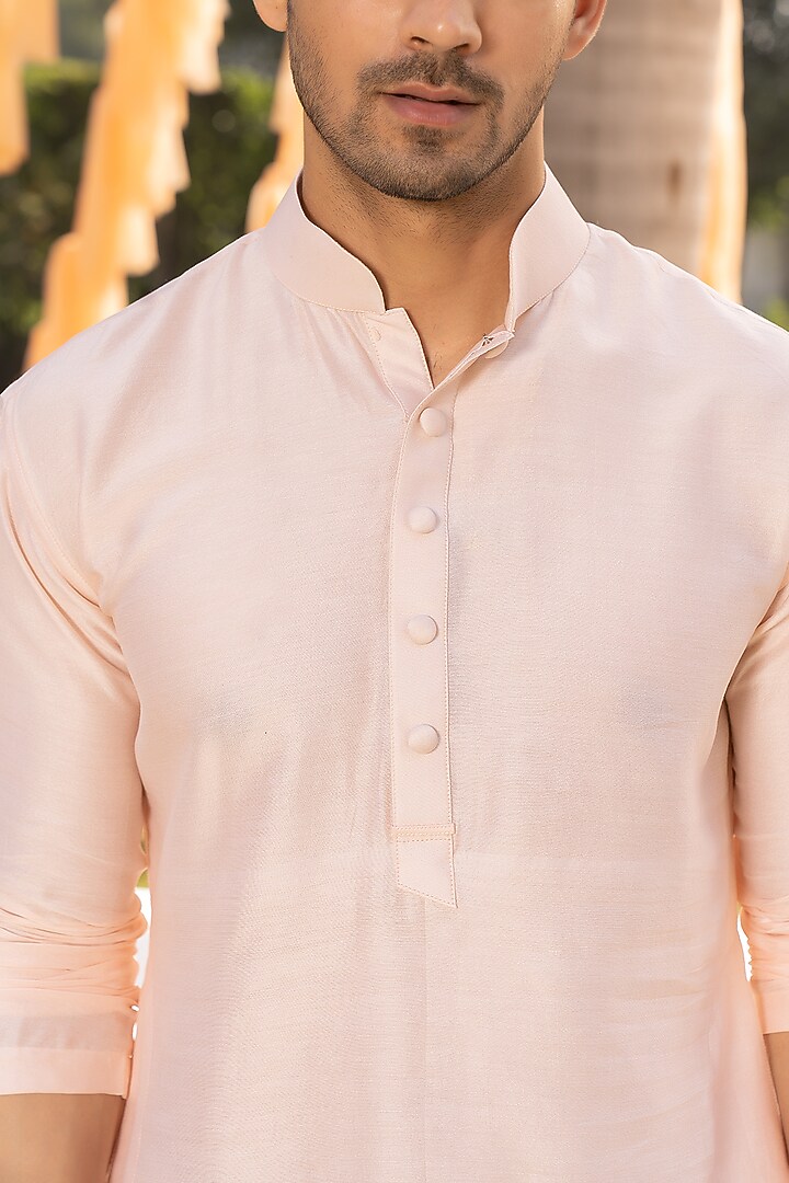 Nude Pink Crepe Kurta Set by Chhavvi Aggarwal Men at Pernia's Pop Up Shop