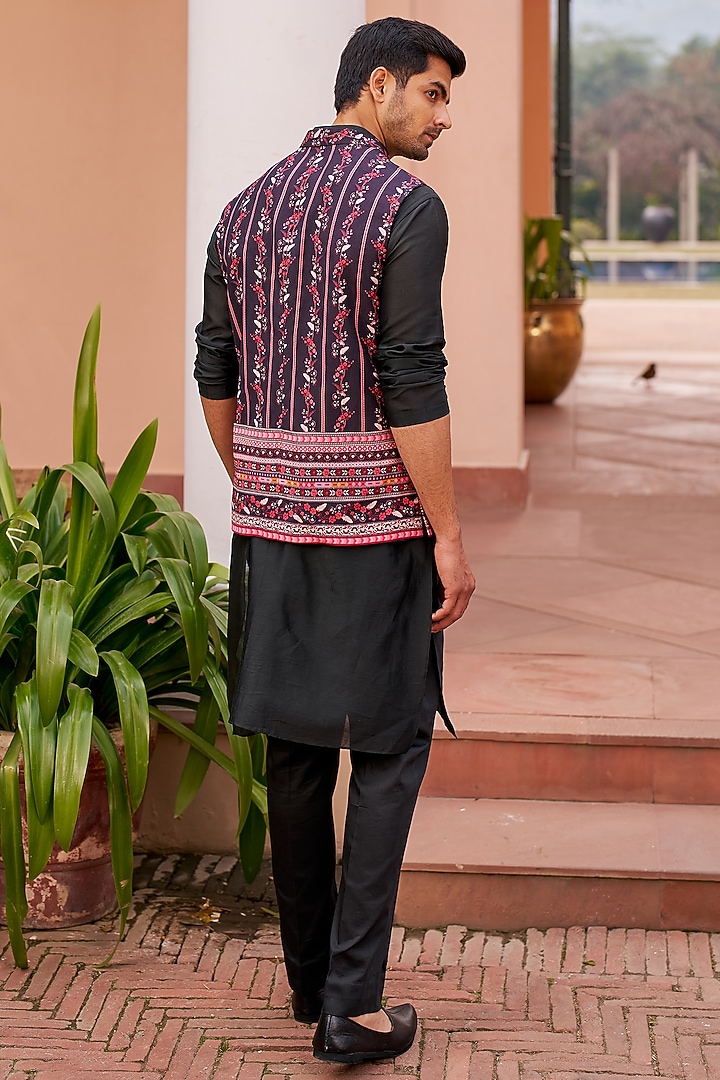 Black Chanderi Silk & Glaze Cotton Bundi Jacket Set by Chhavvi Aggarwal Men at Pernia's Pop Up Shop
