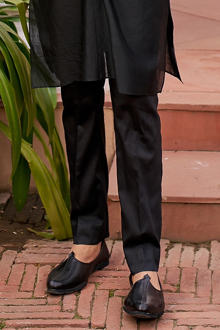 Black Chanderi Silk & Glaze Cotton Bundi Jacket Set by Chhavvi Aggarwal Men at Pernia's Pop Up Shop