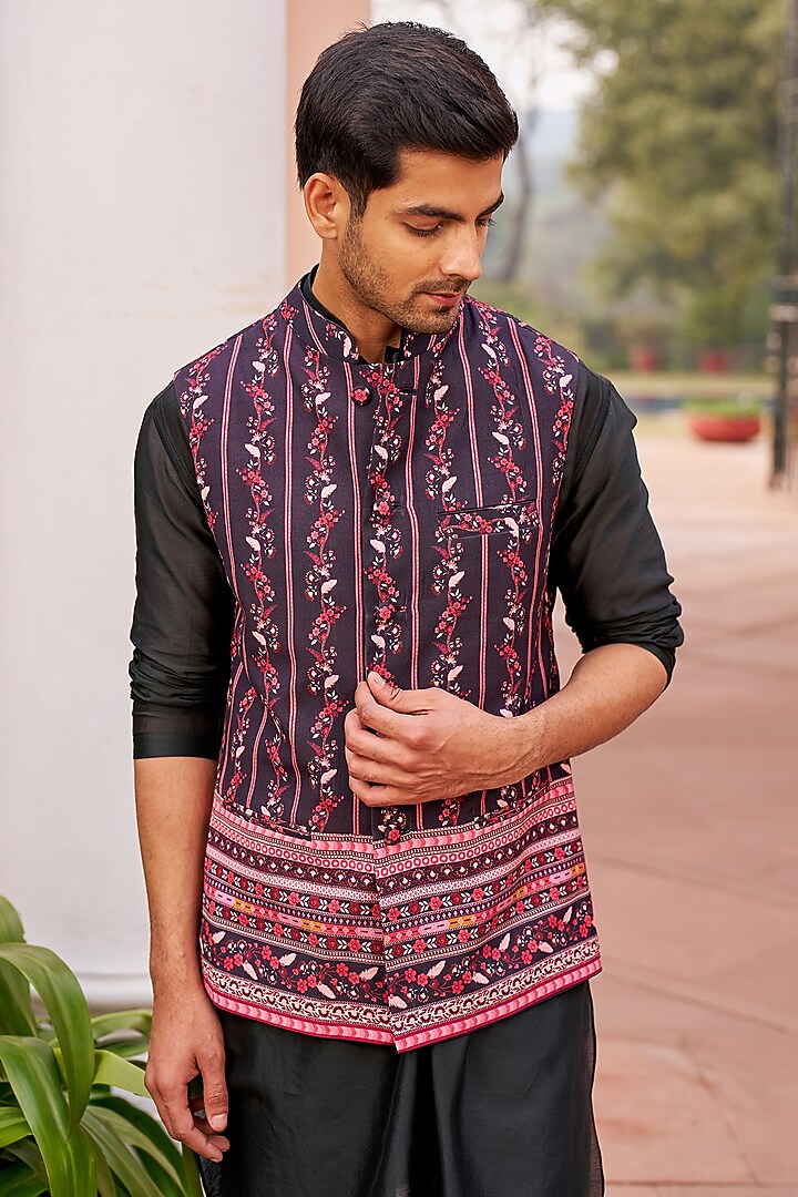 Black Chanderi Silk & Glaze Cotton Bundi Jacket Set by Chhavvi Aggarwal Men at Pernia's Pop Up Shop