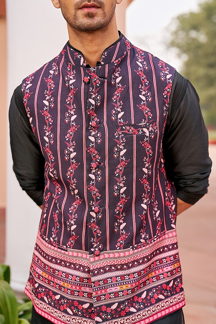 Black Chanderi Silk & Glaze Cotton Bundi Jacket Set by Chhavvi Aggarwal Men at Pernia's Pop Up Shop