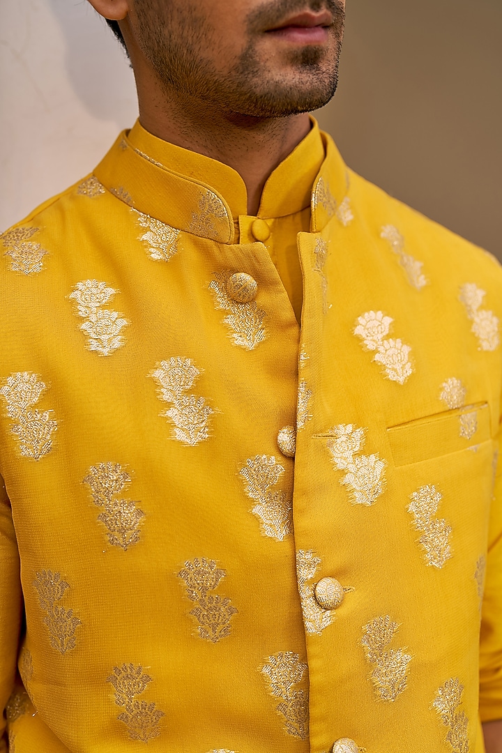 Yellow Banarasi Bundi Jacket Set by Chhavvi Aggarwal Men at Pernia's Pop Up Shop
