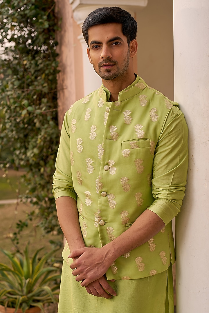 Green Banarasi Bundi Jacket Set by Chhavvi Aggarwal Men at Pernia's Pop Up Shop