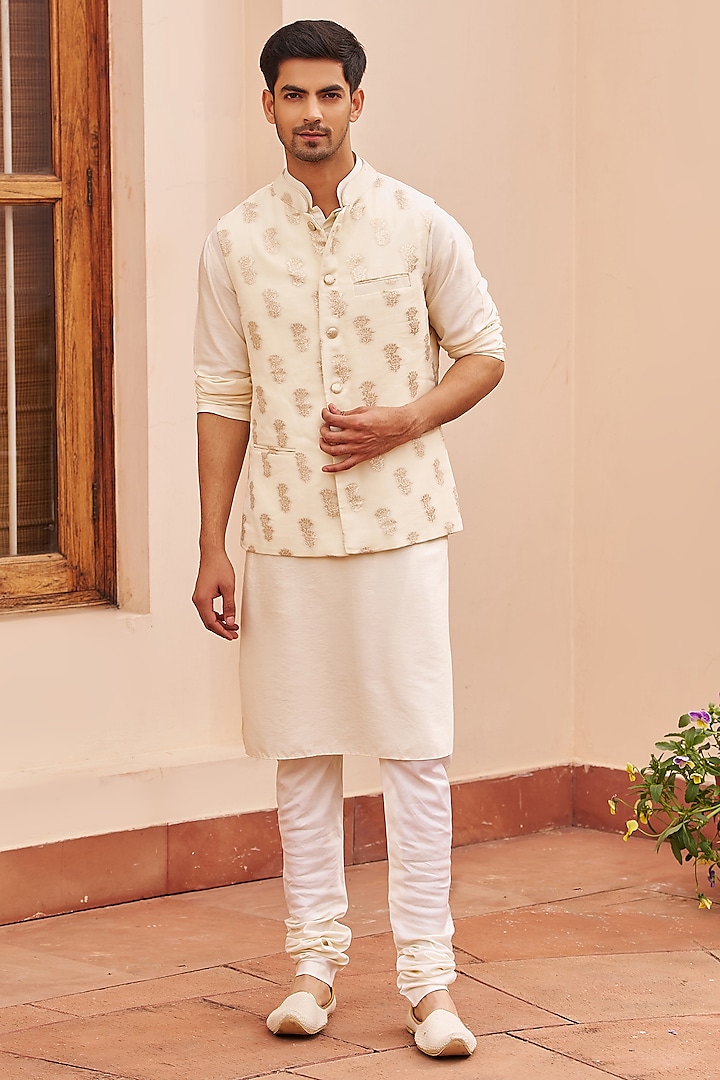 Ivory Banarasi Bundi Jacket Set by Chhavvi Aggarwal Men