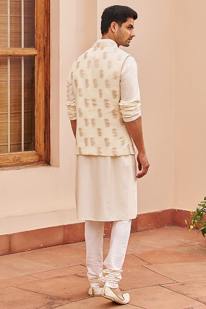 Ivory Banarasi Bundi Jacket Set by Chhavvi Aggarwal Men at Pernia's Pop Up Shop