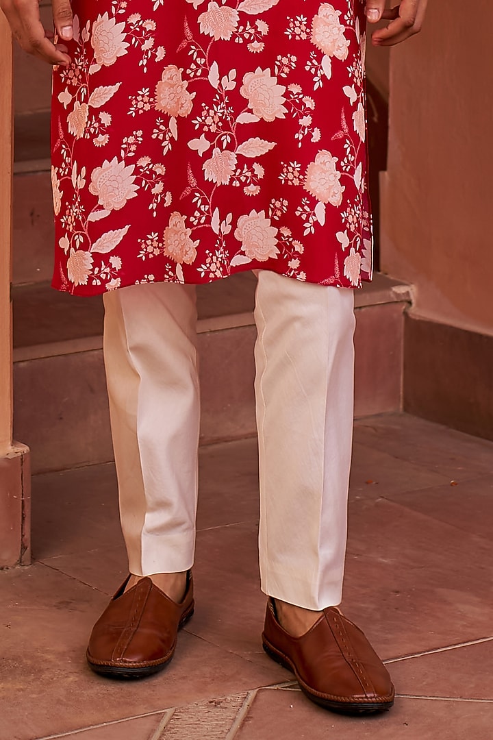 Red Crepe Printed Kurta Set by Chhavvi Aggarwal Men at Pernia's Pop Up Shop