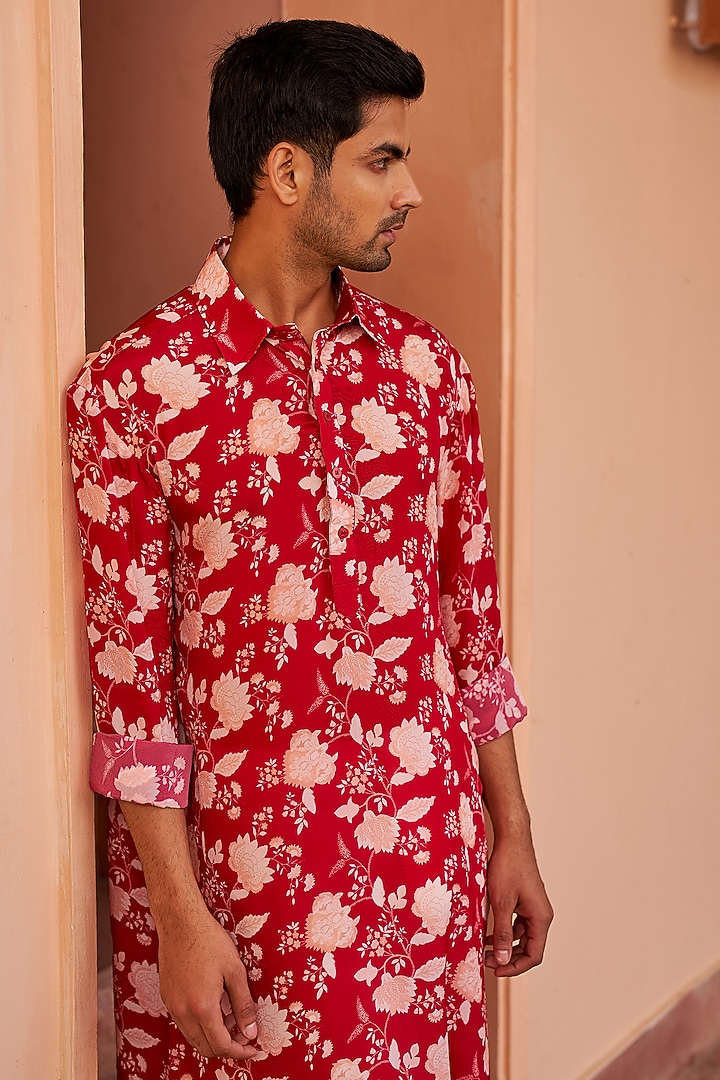 Red Crepe Printed Kurta Set by Chhavvi Aggarwal Men at Pernia's Pop Up Shop