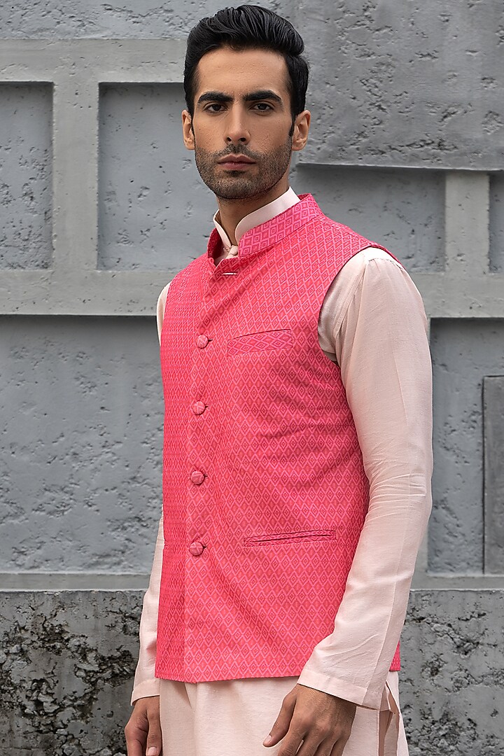 Raspberry Pink Glaze Cotton Printed Bundi Jacket Set by Chhavvi Aggarwal Men at Pernia's Pop Up Shop