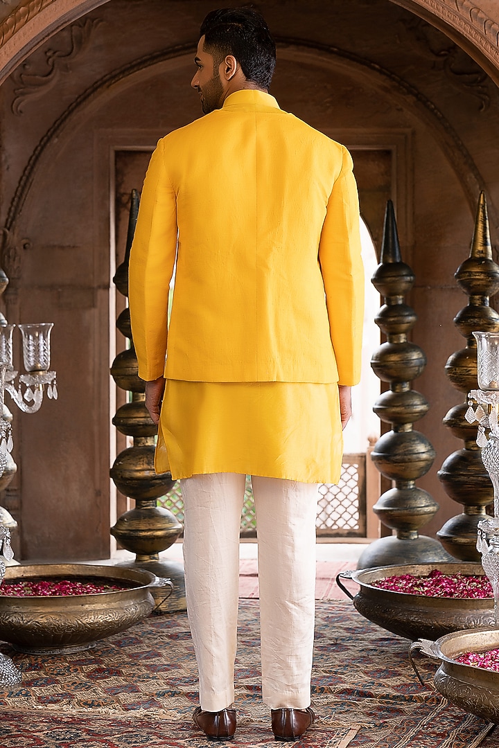 Yellow Glaze Cotton Indo-Western Set by Chhavvi Aggarwal Men at Pernia's Pop Up Shop