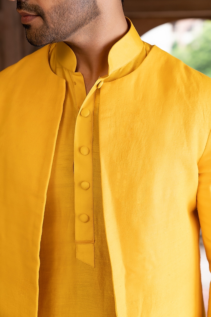 Yellow Glaze Cotton Indo-Western Set by Chhavvi Aggarwal Men at Pernia's Pop Up Shop