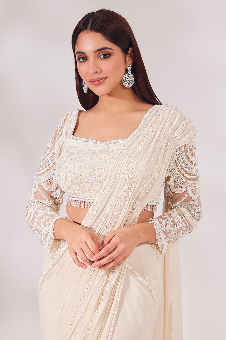 Off-White Net & Georgette Pre-Stitched Wedding Saree Set by Chaashni by Maansi and Ketan at Pernia's Pop Up Shop