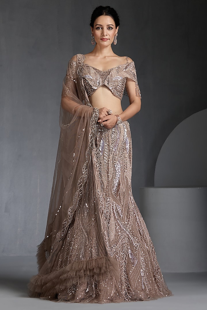 Champagne Net Sequins & Zirconss Embellished Wedding Lehenga Set by Chaashni by Maansi and Ketan at Pernia's Pop Up Shop