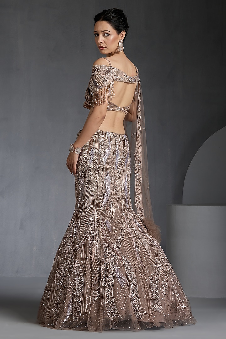 Champagne Net Sequins & Zirconss Embellished Wedding Lehenga Set by Chaashni by Maansi and Ketan at Pernia's Pop Up Shop