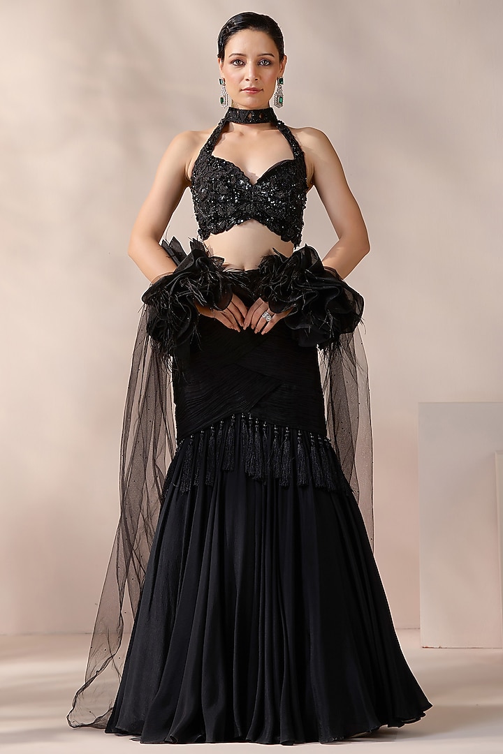 Black Net & Organza Embellished Wedding Lehenga Set by Chaashni by Maansi and Ketan at Pernia's Pop Up Shop