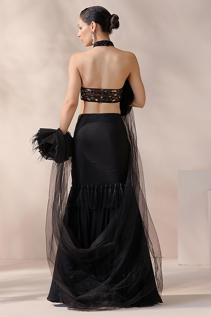 Black Net & Organza Embellished Wedding Lehenga Set by Chaashni by Maansi and Ketan at Pernia's Pop Up Shop