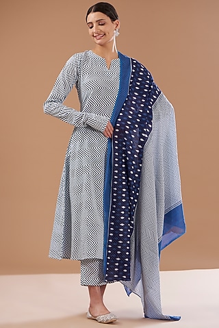 Navy Blue Cotton Printed Kurta Set by CHITRASHI JAIPUR