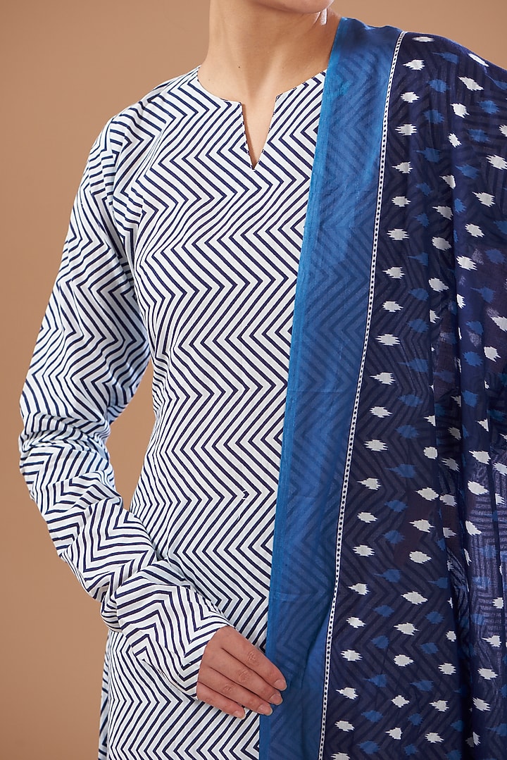 Navy Blue Cotton Printed Kurta Set by CHITRASHI JAIPUR at Pernia's Pop Up Shop