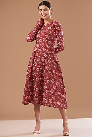 Maroon Cotton Printed & Embroidered Kurta Set by CHITRASHI JAIPUR