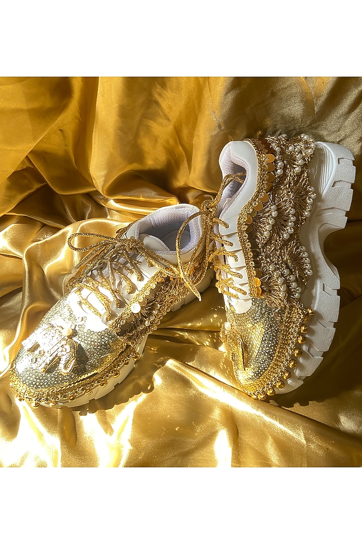 White & Gold Synthetic Leather Embroidered Handcrafted Shoes by Chal Jooti at Pernia's Pop Up Shop