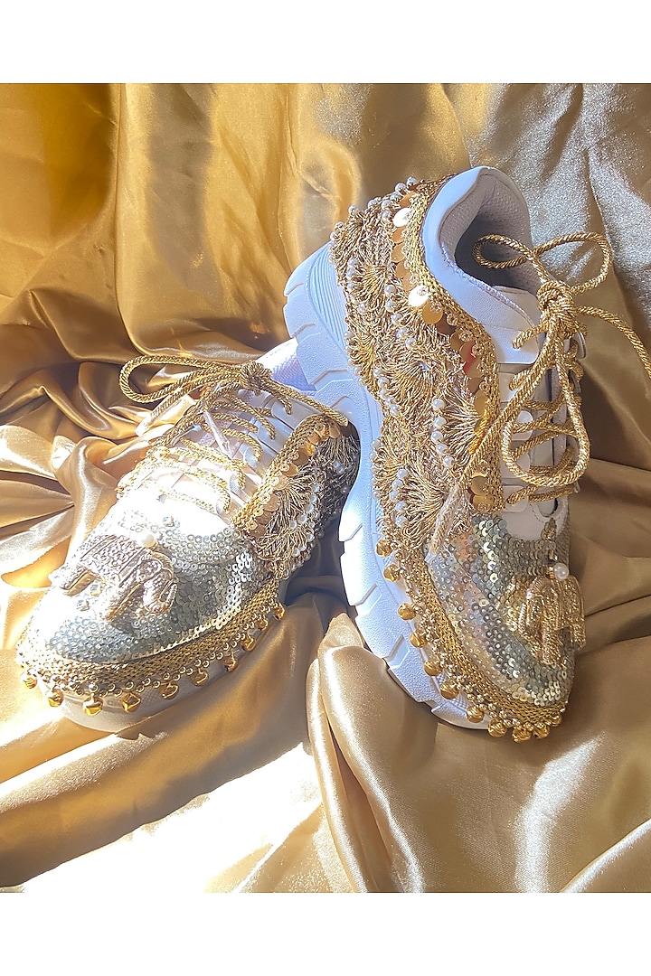 White & Gold Synthetic Leather Embroidered Handcrafted Shoes by Chal Jooti at Pernia's Pop Up Shop
