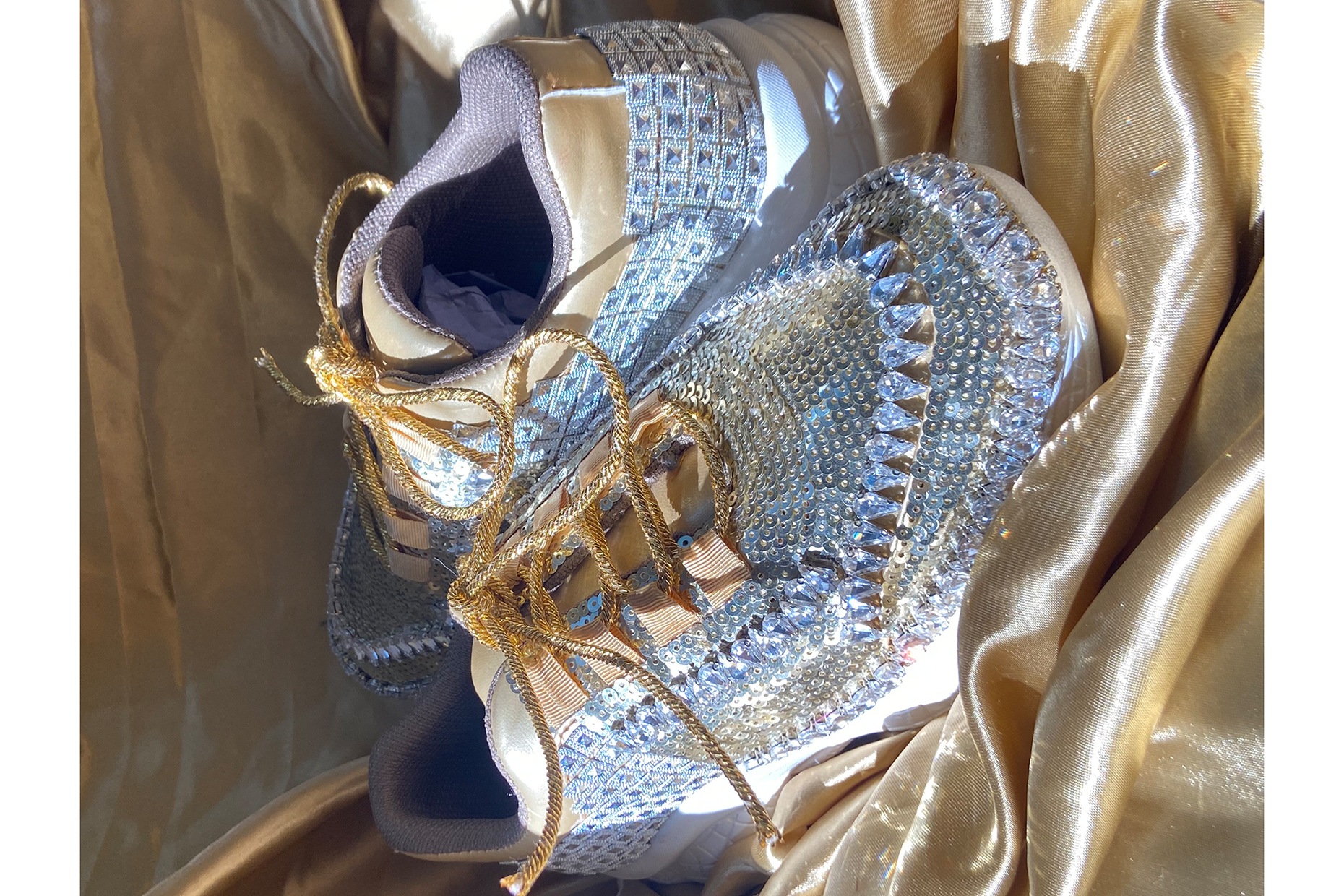 Extraordinary Gifts | JIMMY CHOO