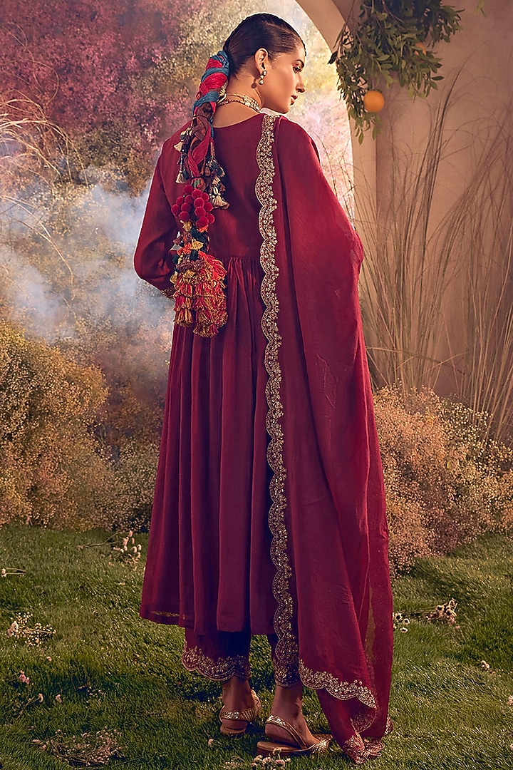 Maroon Soft Chanderi Hand Embroidered Kurta Set by Charu Makkar at Pernia's Pop Up Shop