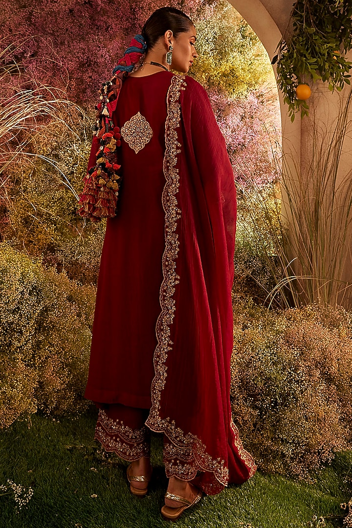 Maroon Soft Chanderi Hand Embroidered Kurta Set by Charu Makkar at Pernia's Pop Up Shop