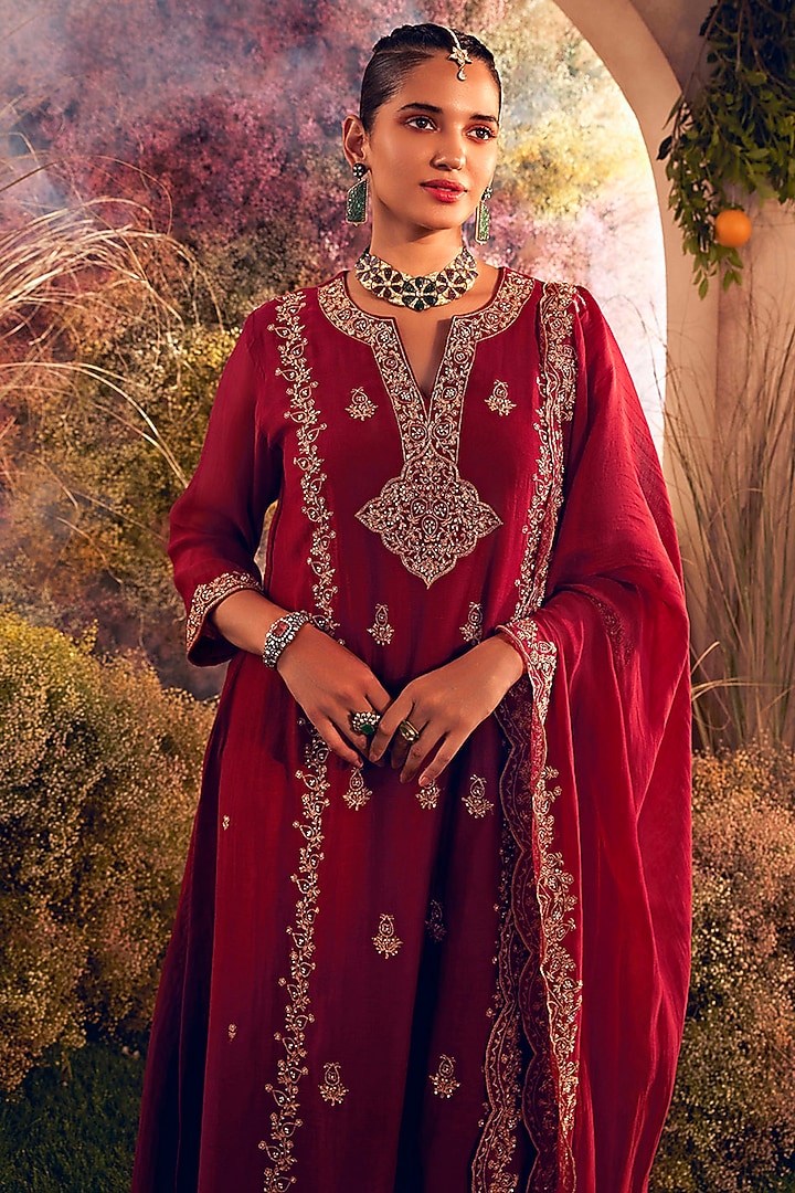 Maroon Soft Chanderi Hand Embroidered Kurta Set by Charu Makkar at Pernia's Pop Up Shop