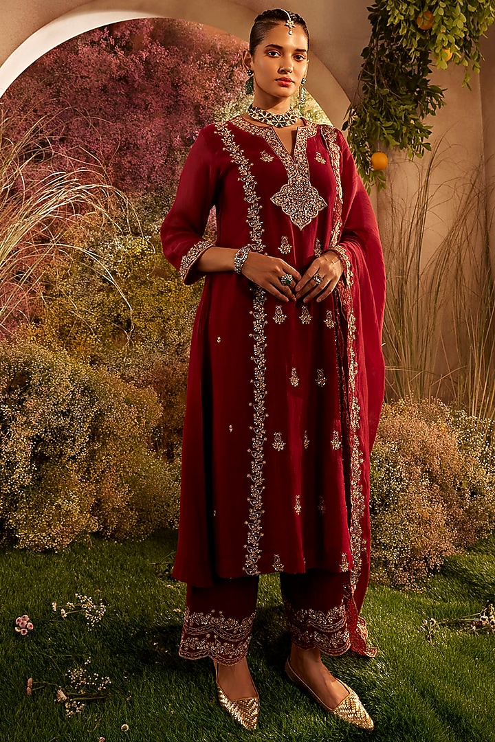 Maroon Soft Chanderi Hand Embroidered Kurta Set by Charu Makkar at Pernia's Pop Up Shop