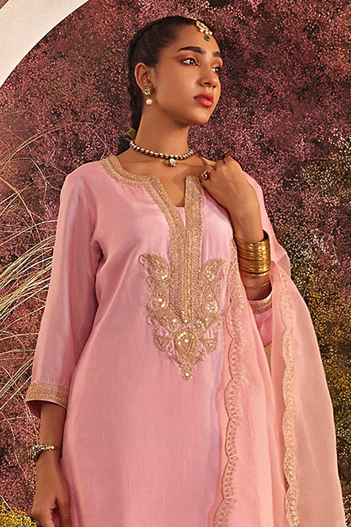 Light Pink Habutai Silk Marori & Sequins Embroidered Short Kurta Set by Charu Makkar at Pernia's Pop Up Shop