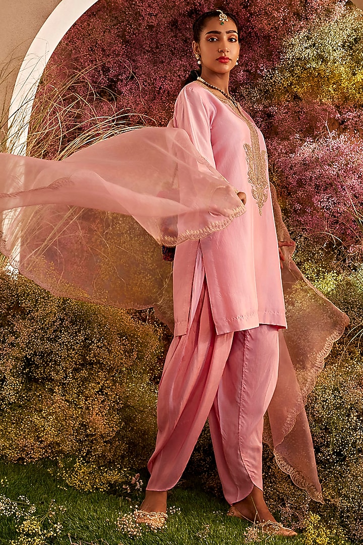 Light Pink Habutai Silk Marori & Sequins Embroidered Short Kurta Set by Charu Makkar at Pernia's Pop Up Shop