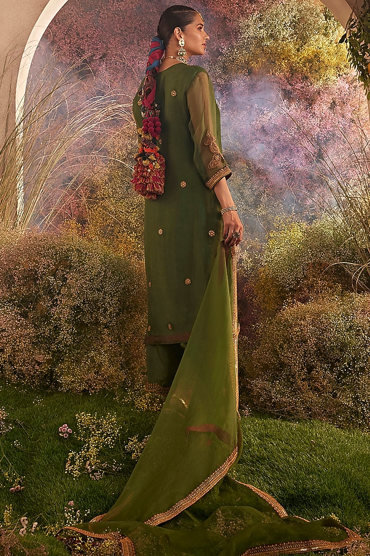 Green Pure Organza Embroidered Kurta Set by Charu Makkar at Pernia's Pop Up Shop