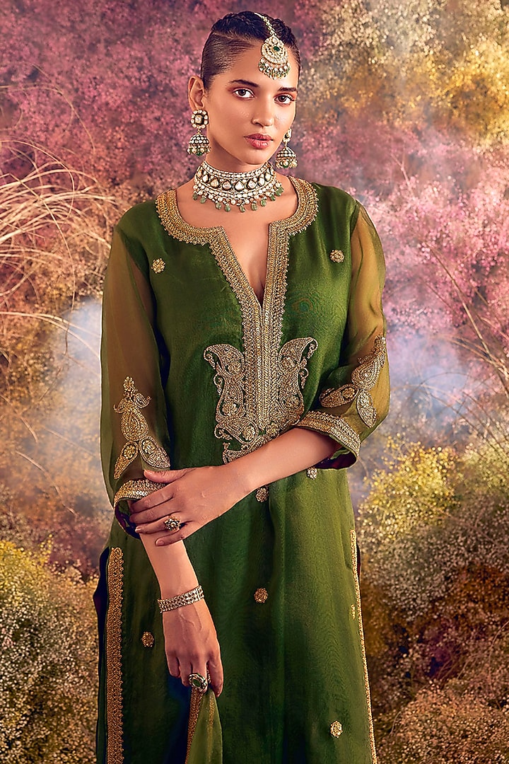 Green Pure Organza Embroidered Kurta Set by Charu Makkar at Pernia's Pop Up Shop