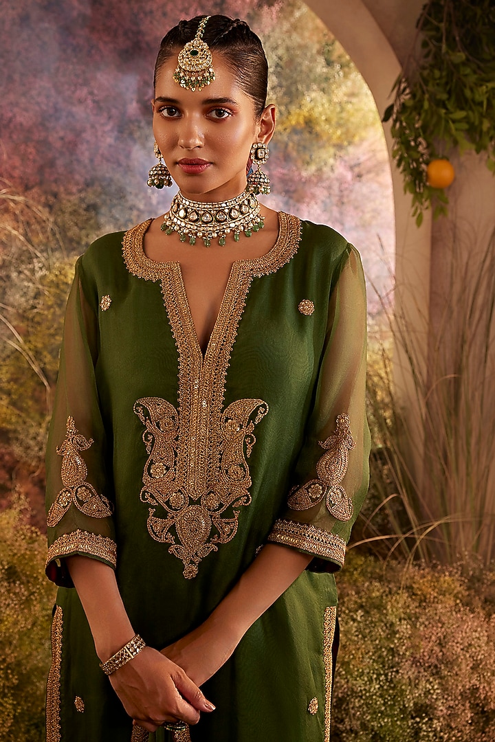 Green Pure Organza Embroidered Kurta Set by Charu Makkar at Pernia's Pop Up Shop