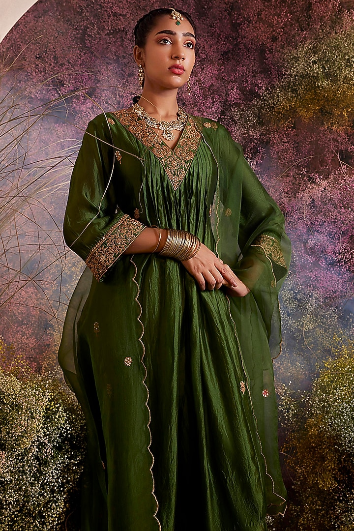 Green Silk Organza Embroidered Kurta Set by Charu Makkar at Pernia's Pop Up Shop