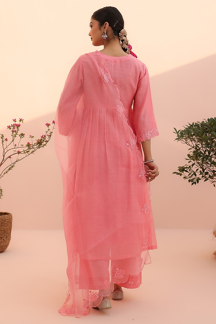 Rose Pink Mul Chanderi Machine Embroidered Kurta Set by Charu Makkar at Pernia's Pop Up Shop