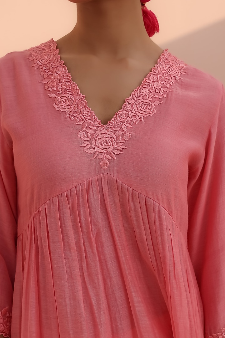 Rose Pink Mul Chanderi Machine Embroidered Kurta Set by Charu Makkar at Pernia's Pop Up Shop